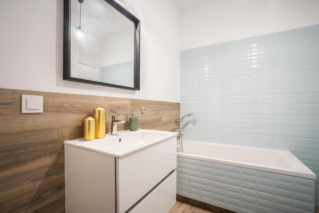 Bizapartments - Modern Flats With Parking Warsaw Ngoại thất bức ảnh